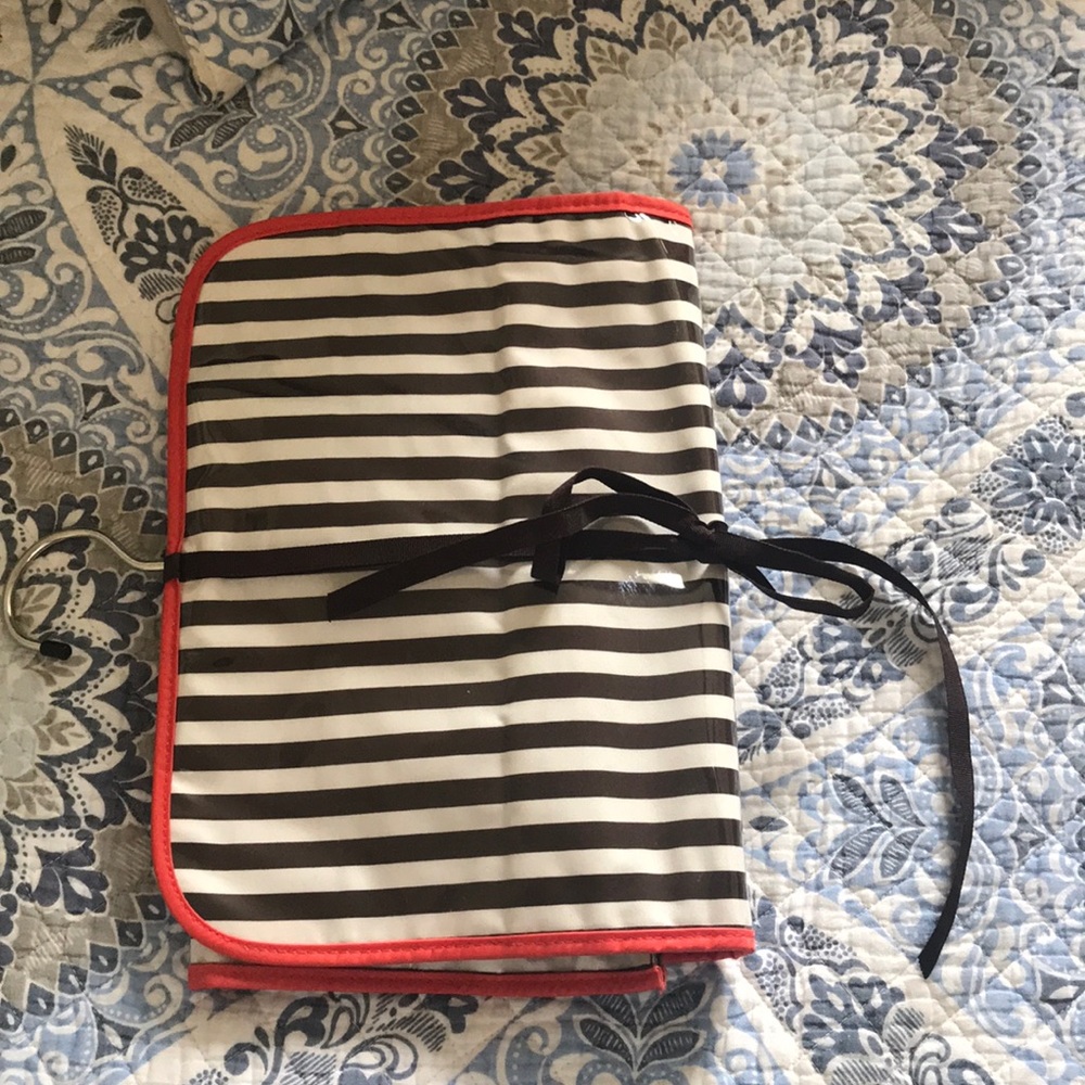 Henri bendel jewelry bag